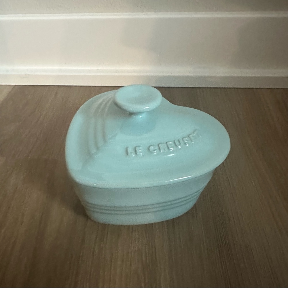 Le Creuset Ramkan d’Amour heart ramekin with lid in light blue